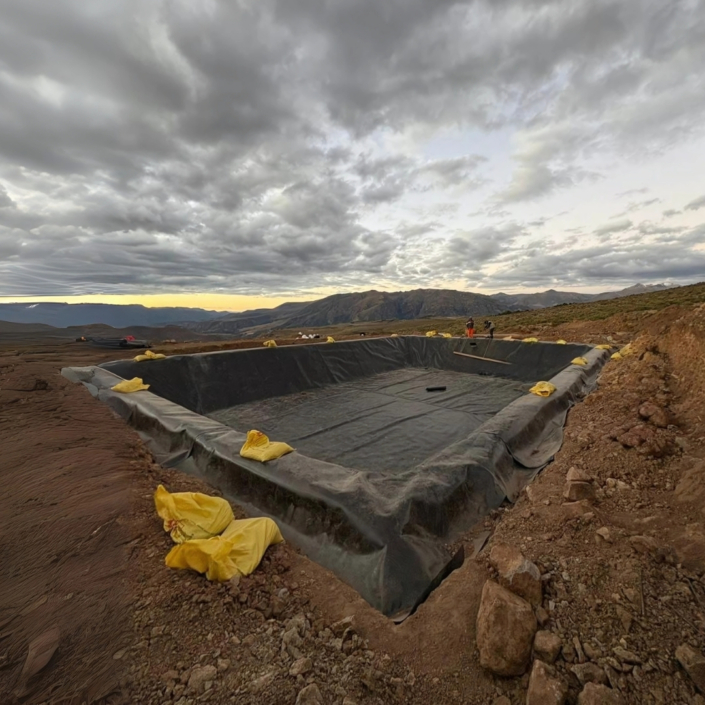 Instalación de Geomembrana HDPE en Andamarca – Ayacucho