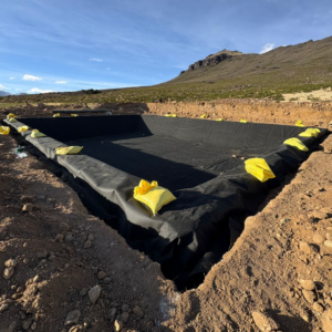 instalación de GEOMEMBRANA HDPE después