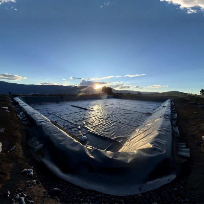 Instalación de geomembrana HDPE en Morcolla - Ayacucho